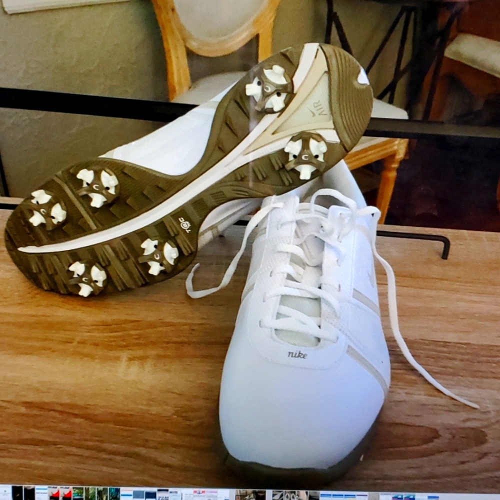 NWOT Nike golf shoes